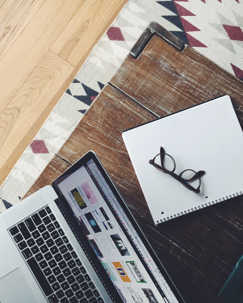 Quelle différence entre un graphiste freelance et une agence de communication