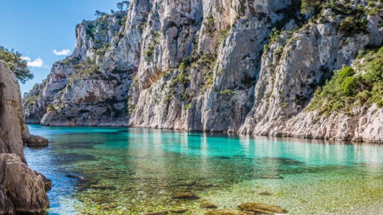 Découvrez les calanques de Marseille en voilier