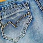 COMMENT PORTER UNE ROBE SUR UN PANTALON (SANS AVOIR L’AIR D’UN IDIOT)