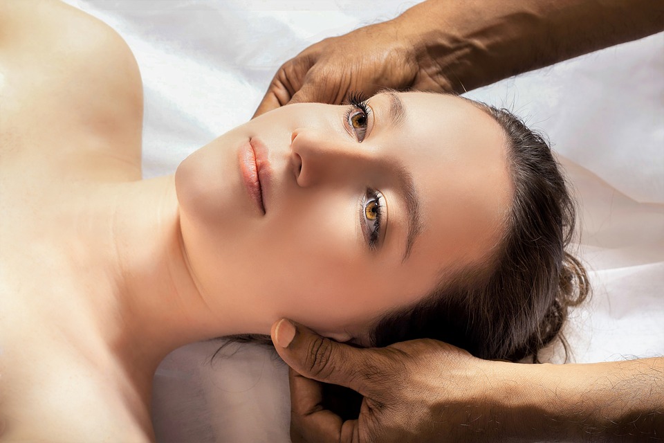 Une séance de bien-être avec un massage naturiste et sensuel